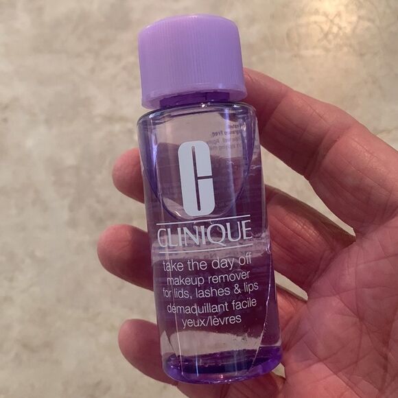 Clinique Beauty Bag Bundle - Picture 4 of 4